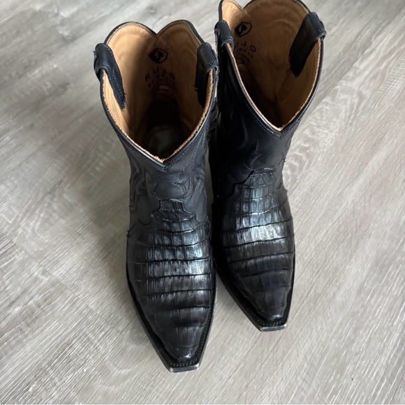 Rujo | The Anna Boot |Midnight Black | size 7 | 
Women’s cowboy boot - Picture 2 of 6